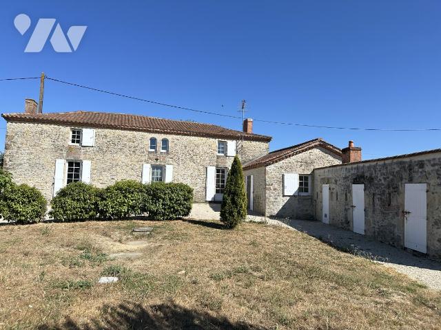 Maison 6 pièces 193 m² · à Sainte-Cécile · 193 m² · 1 150 €
