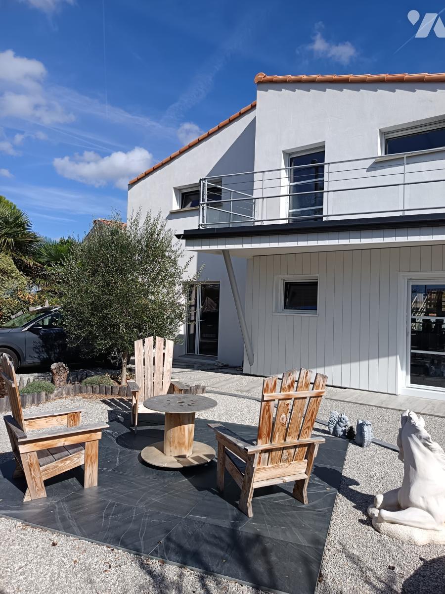 Maison 5 pièces 114 m² · à L'Aiguillon-la-Presqu'Île · 113,6 m² · 336 000 €