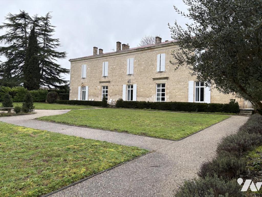 Maison 363m² — Longèves