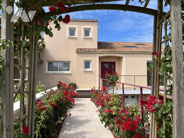 Maison 13 pièces 330 m² · à Saint-Vincent-sur-Jard · 330 m² · 677 000 €