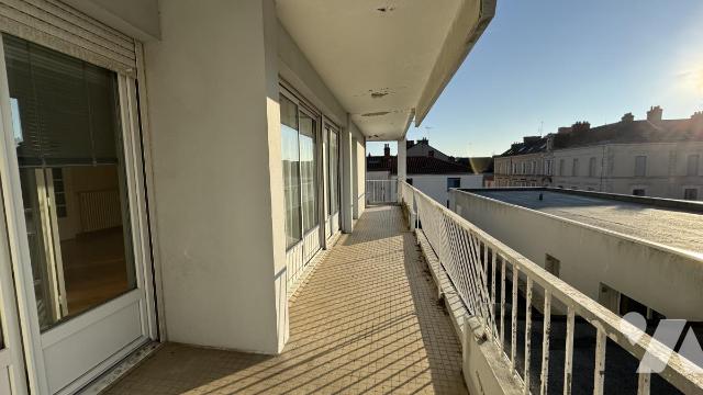Vente - Appartement - LA ROCHE SUR YON - 104,74 m² - 4 pièces - 85090-530