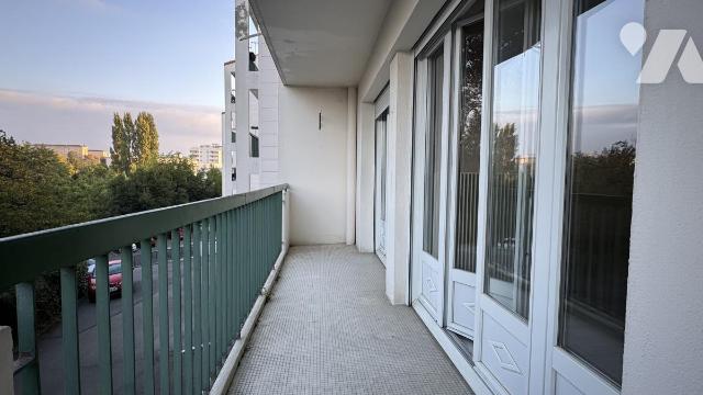 Vente - Appartement - LA ROCHE SUR YON - 4 pièces - 85090-531