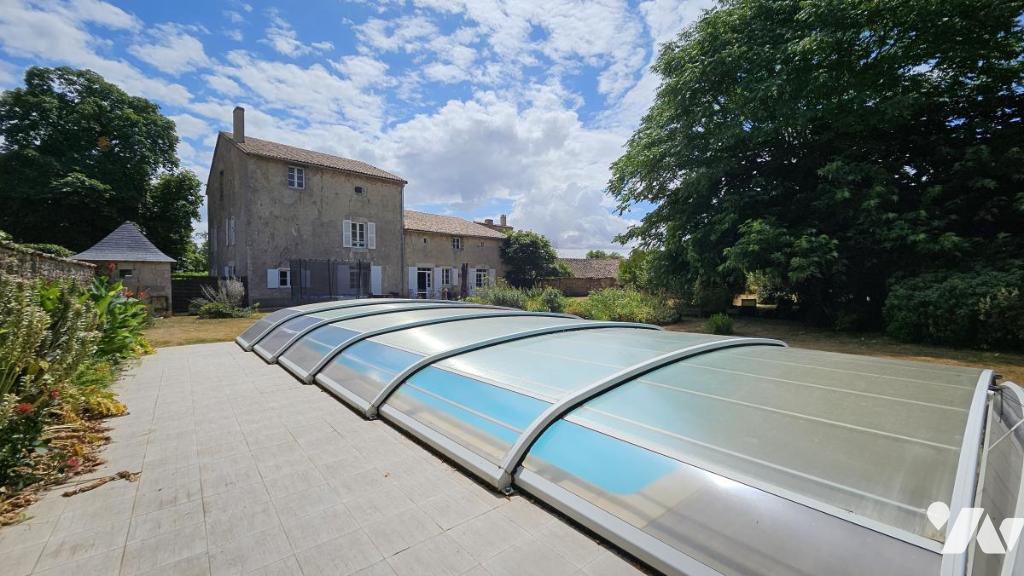 Maison 297m² — Magné