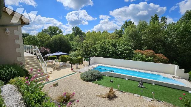 Maison 7 pièces 177 m² · à Valence-en-Poitou · 177 m² · 325 000 €