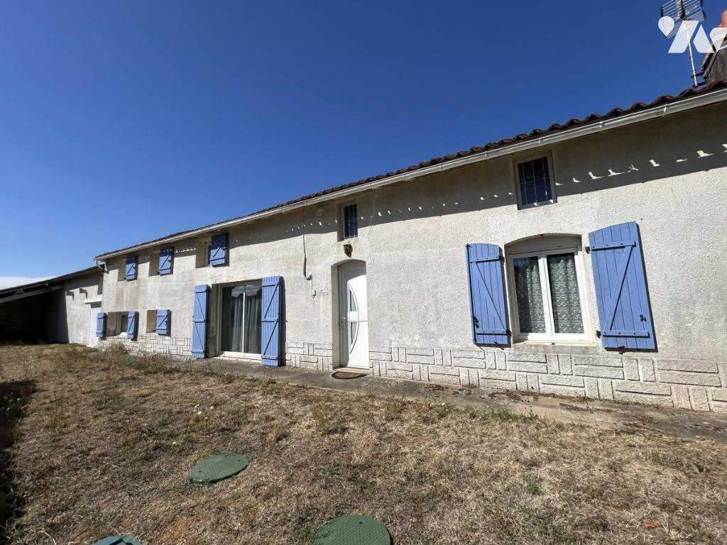 Maison 155 m² · à Brux · 155 m² · 180 000 €