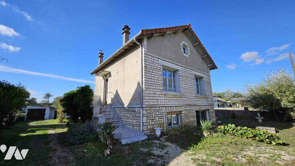 Maison 5 pièces 134 m² · à Valence-en-Poitou · 134 m² · 80 000 €