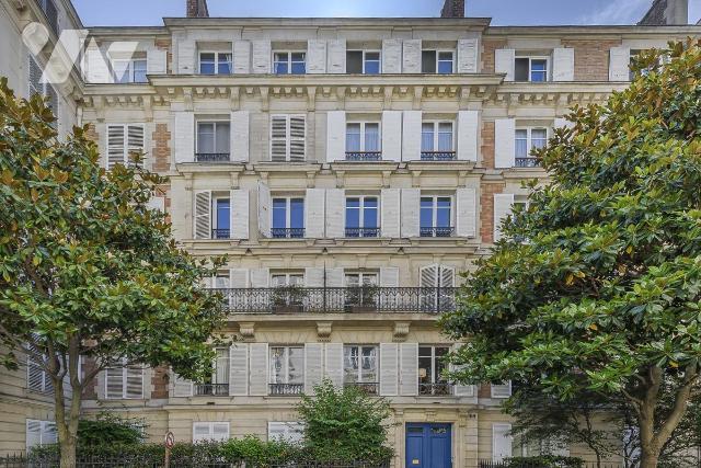 Appartement 5 pièces 127 m² · à Neuilly-sur-Seine · 127,1 m² · 1 275 194 €