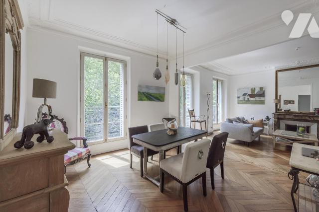 Appartement 5 pièces 122 m² · à Paris 10e Arrondissement · 121,7 m² · 1 300 000 €