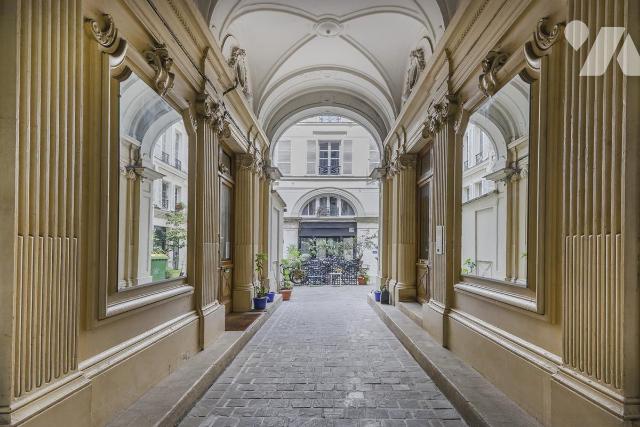 Appartement 5 pièces 122 m² · à Paris 10e Arrondissement · 121,7 m² · 1 300 000 €
