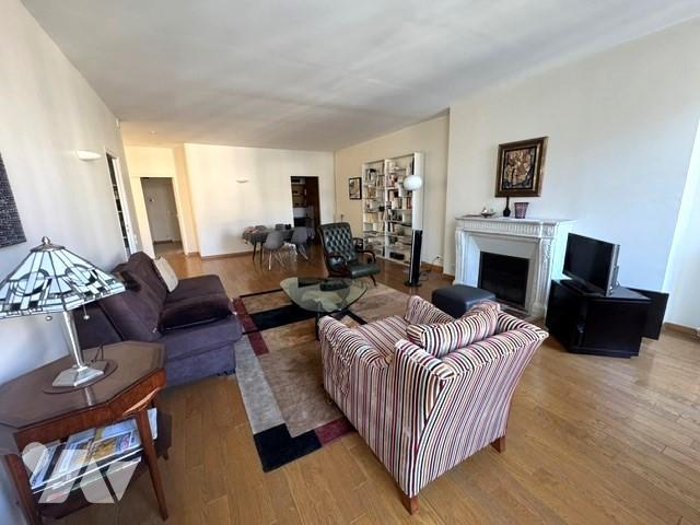 Appartement 4 pièces 100 m² · à Paris 8e Arrondissement · 100,3 m² · 1 235 576 €