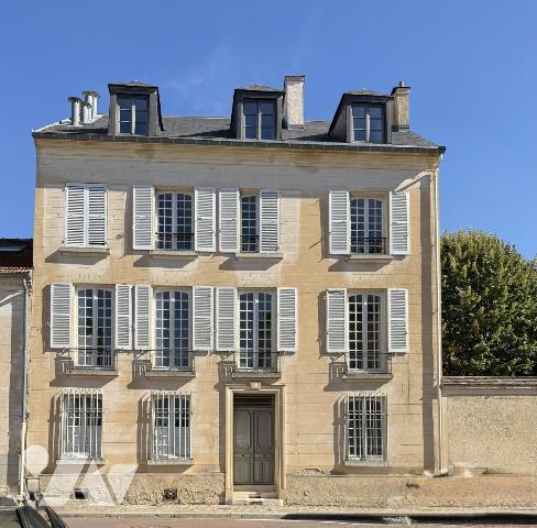 Maison 13 pièces 450 m² · à Versailles · 450 m² · 3 402 000 €