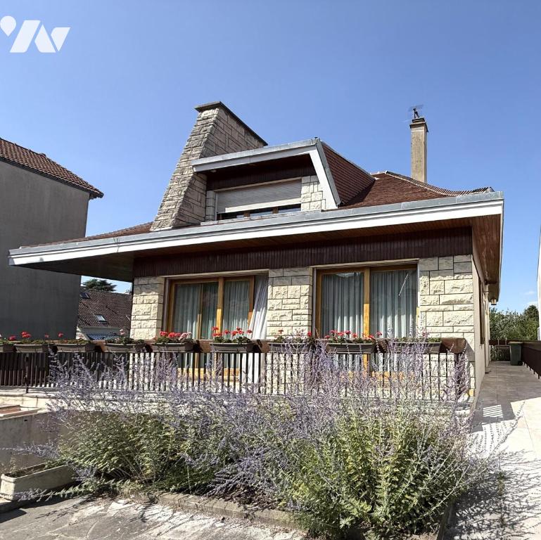 Maison 7 pièces 214 m² · à Clamart · 214 m² · 1 090 000 €