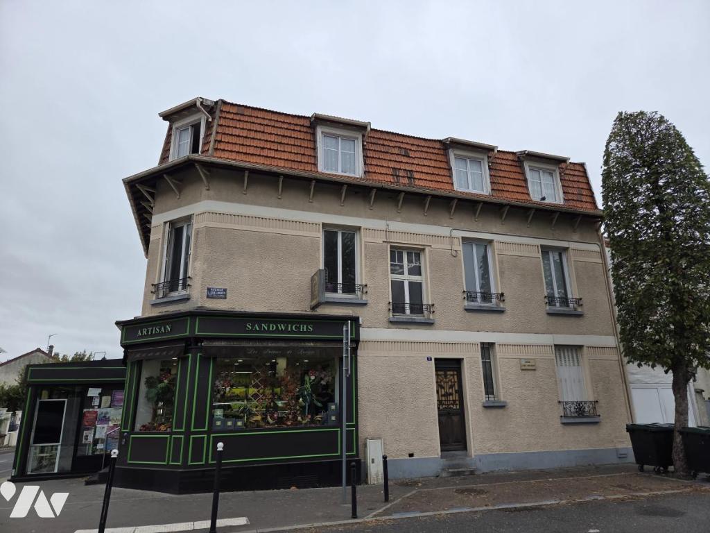 Immeuble 183 m² · à Rungis · 183 m² · 1 018 500 €