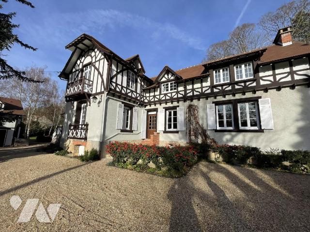 Maison 8 pièces 282 m² · à Oinville-sur-Montcient · 282 m² · 610 000 €