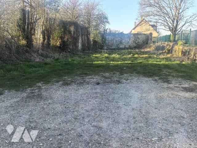 Terrain — Montjavoult
