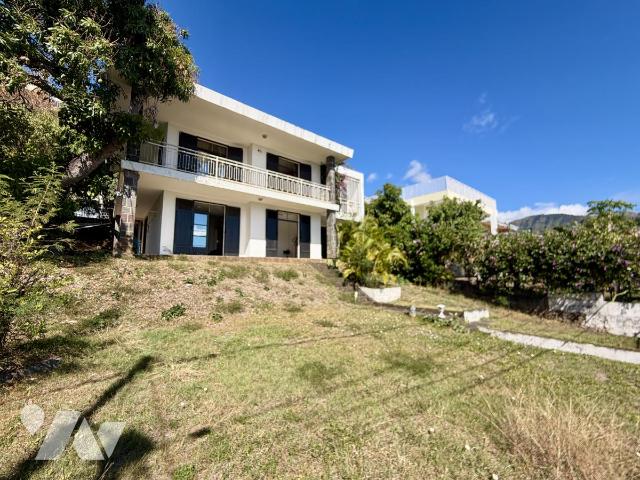 Maison 6 pièces 125 m² · à Saint-Denis · 125 m² · 400 000 €