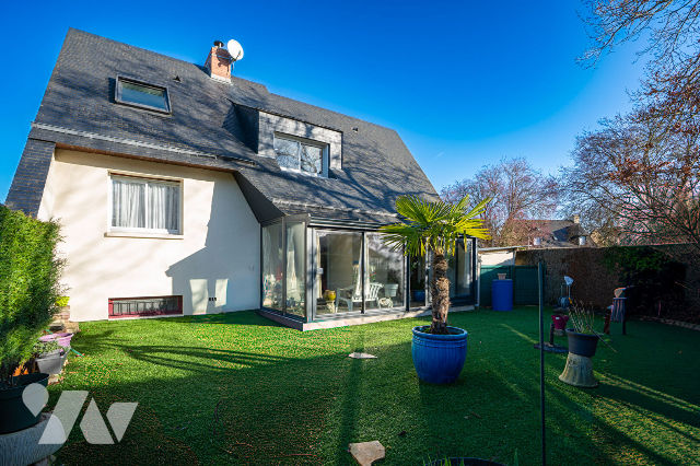 Maison 7 pièces 151 m² · à Chartres-de-Bretagne · 151 m² · 330 000 €