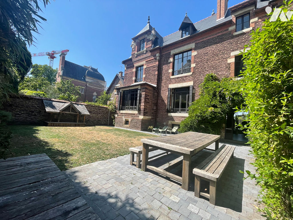 Maison 9 pièces 315 m² · à Rennes · 315 m² · 1 800 000 €