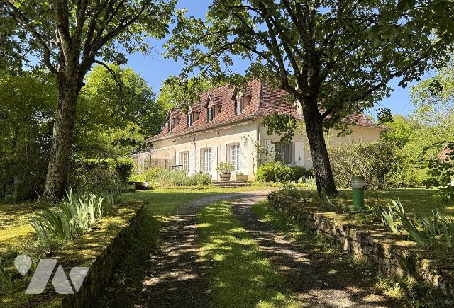 Maison 11 pièces 336 m² · à Figeac · 336 m² · 480 000 €