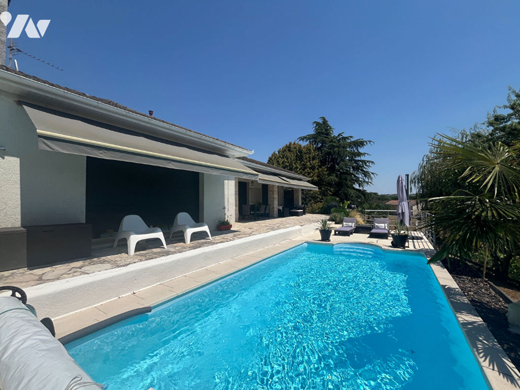 Maison 7 pièces 208 m² · à Figeac · 208 m² · 375 000 €