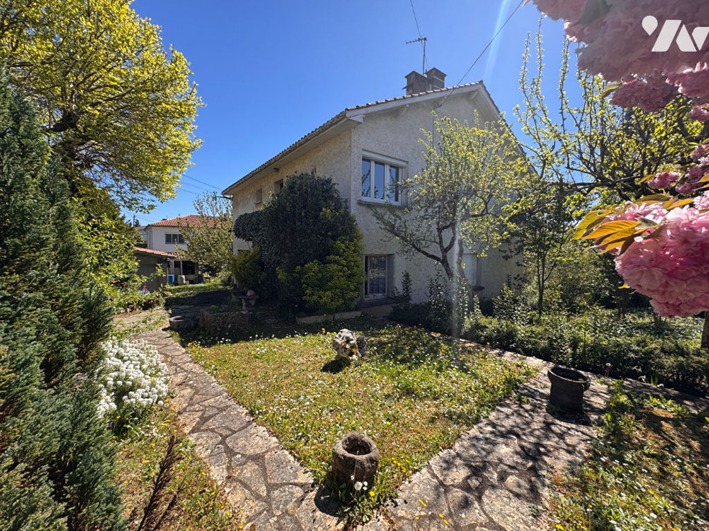 Maison 8 pièces 173 m² · à Figeac · 173 m² · 200 000 €