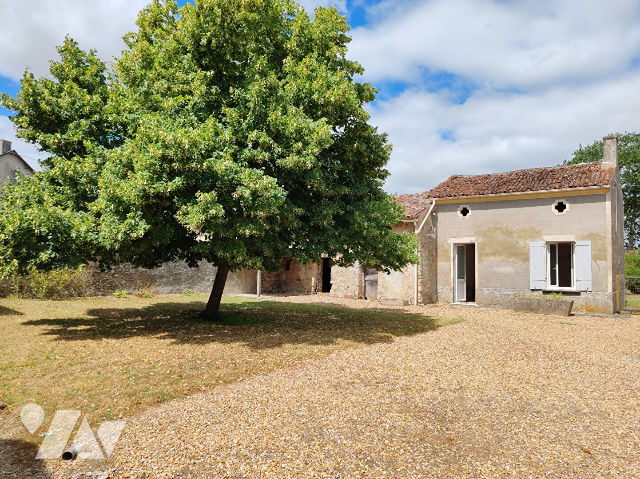 Sale - House/Villa - LE VOIDE - 233 m² - 8 rooms - 240