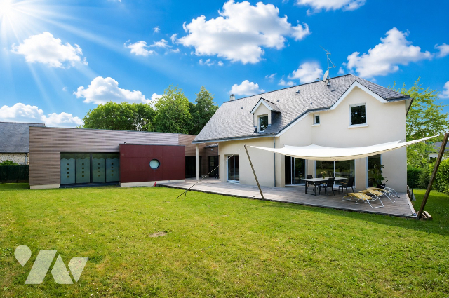 Maison 9 pièces 230 m² · à Saint-Berthevin · 230 m² · 550 000 €