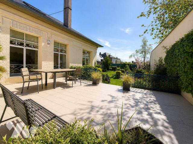Maison 12 pièces 420 m² · à Saint-Quentin · 420 m² · 625 000 €