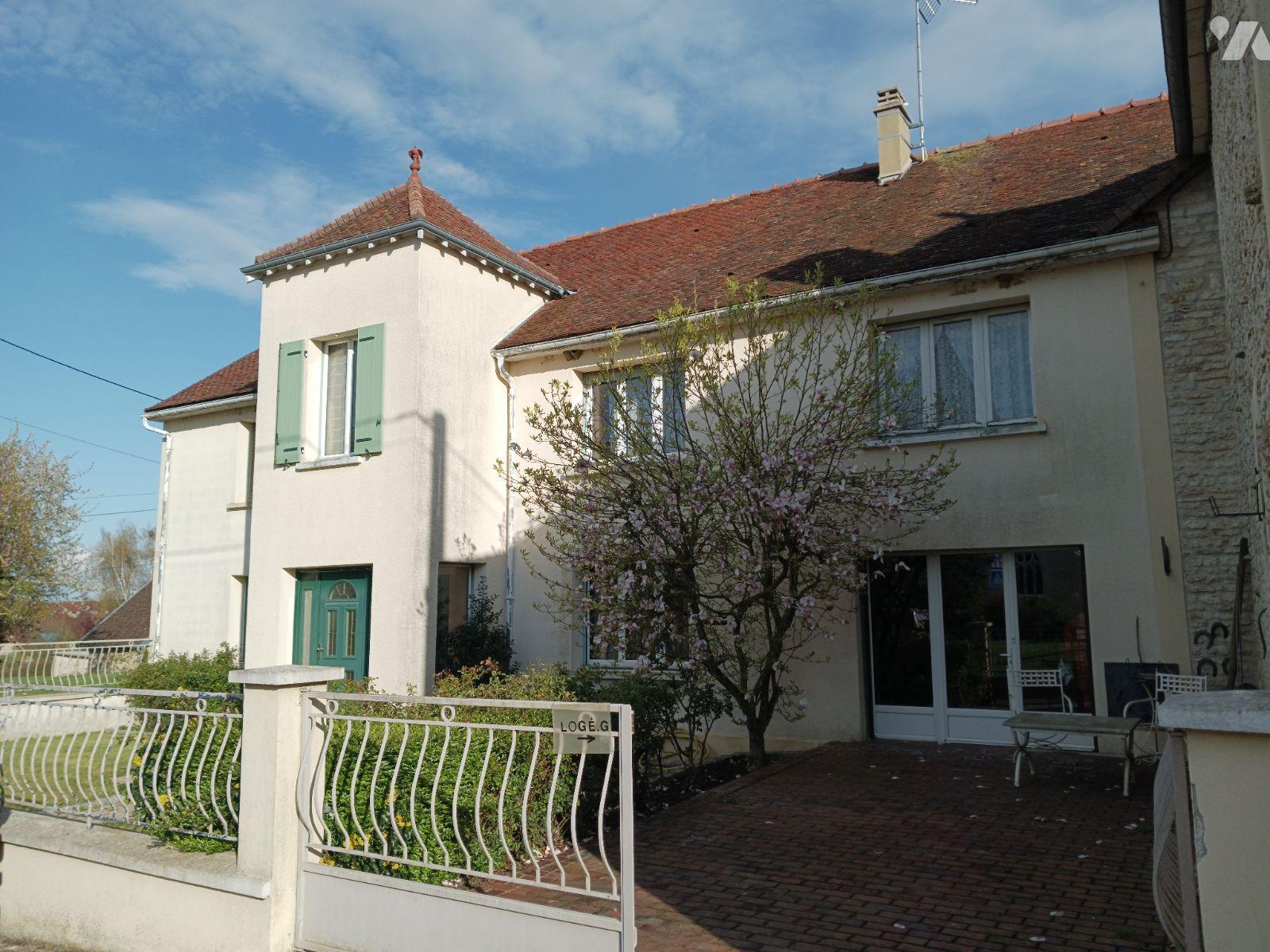 Maison 352m² — Beurey
