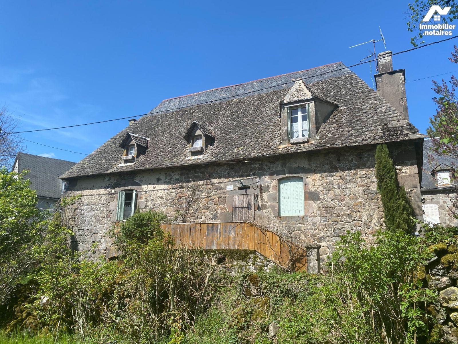 Fermette à Vendre Dans Le Cantal Notaire Maison / villa à A vendre 5 pièces (200 m²) - DRUGEAC 15140 - 106 000 €