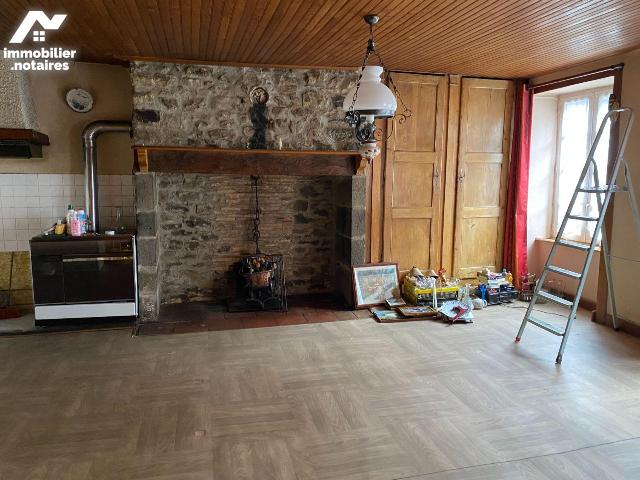 Maison 7 pièces 100 m² · à Mauriac · 100 m² · 30 000 €