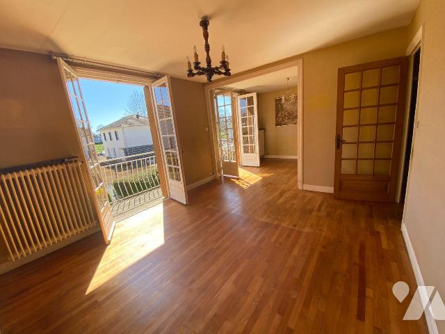 Maison 4 pièces 93 m² · à Pleaux · 93 m² · 63 000 €