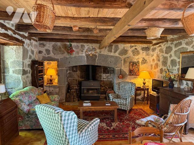 Maison 5 pièces · à Saint-Martin-Valmeroux · 160 000 €