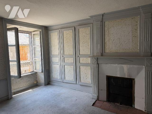 Immeuble 144 m² · à Mauriac · 144 m² · 35 000 €
