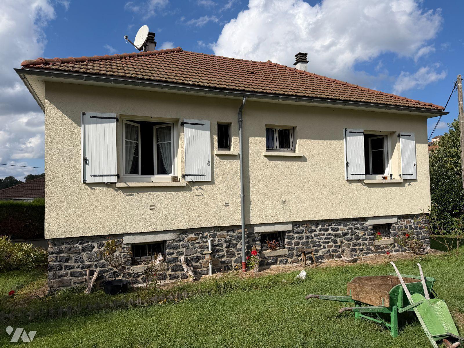 Maison 5 pièces · à Mauriac · 120 000 €