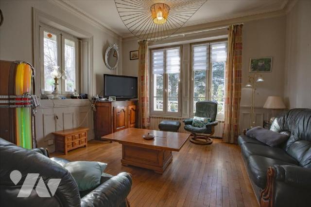 Maison 10 pièces 291 m² · à Jussac · 291 m² · 345 000 €