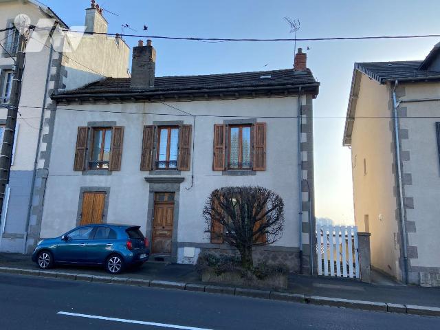 Maison 8 pièces 194 m² · à Aurillac · 194 m² · 180 000 €