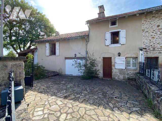Maison 6 pièces 120 m² · à Montvert · 120 m² · 130 000 €