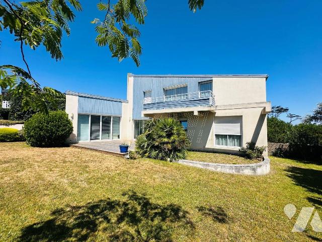 Maison 6 pièces 180 m² · à Trégastel · 180 m² · 895 000 €