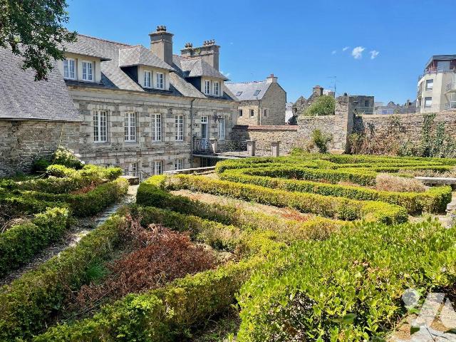 Maison 12 pièces 350 m² · à Lannion · 350 m² · 500 000 €