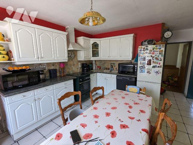 Maison 6 pièces 143 m² · à Luigny · 143 m² · 122 650 €