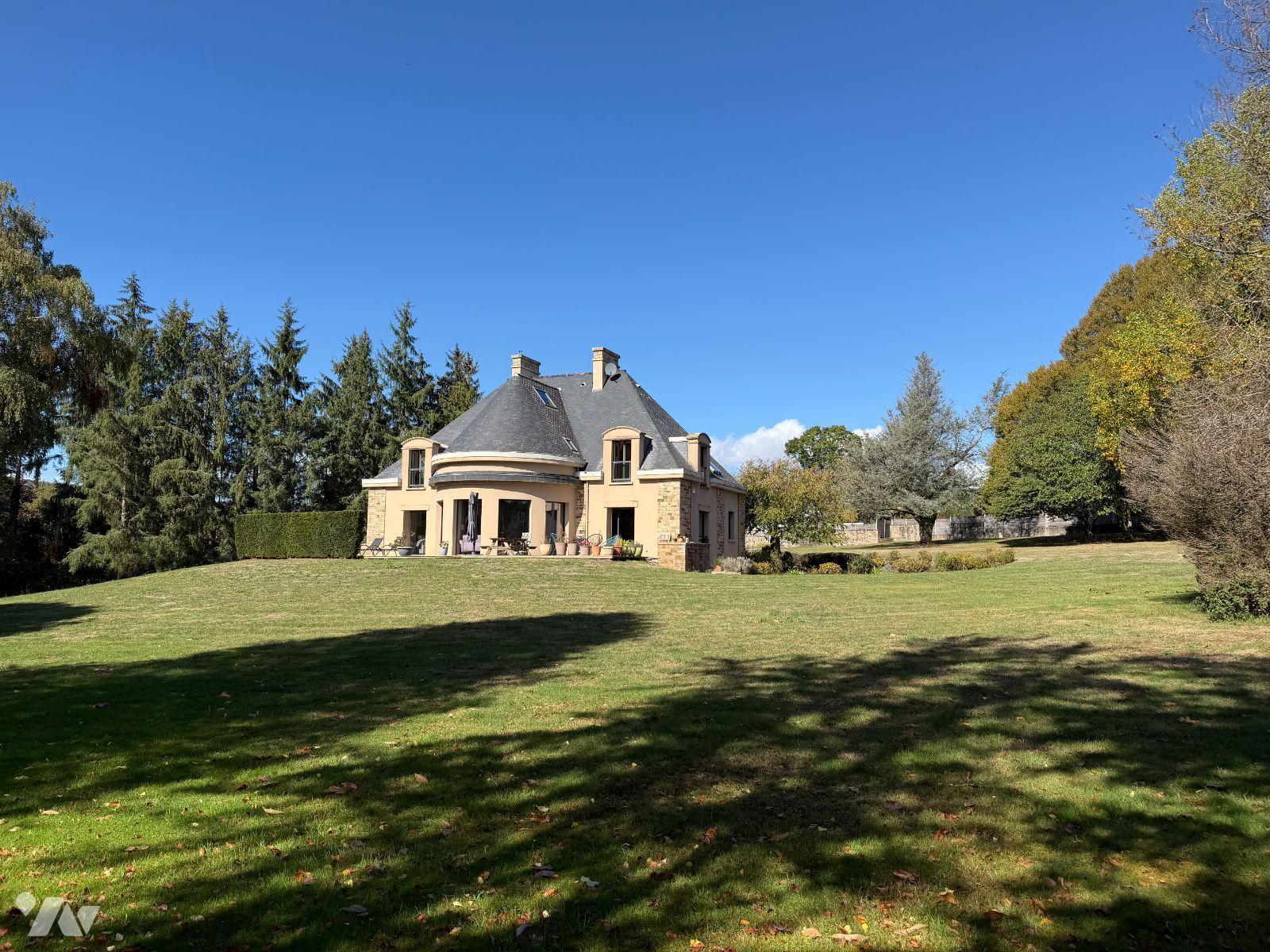 Maison 10 pièces 318 m² · à Châteaulin · 318 m² · 650 000 €