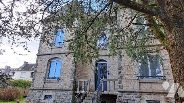 Maison 8 pièces 204 m² · à Callac · 204 m² · 300 500 €
