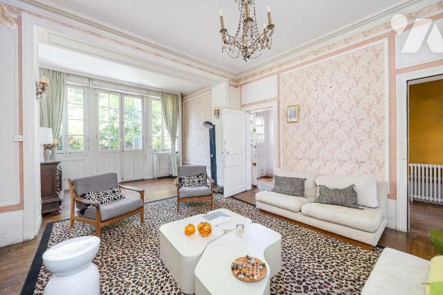 Maison 8 pièces 244 m² · à Rennes · 244 m² · 1 300 000 €