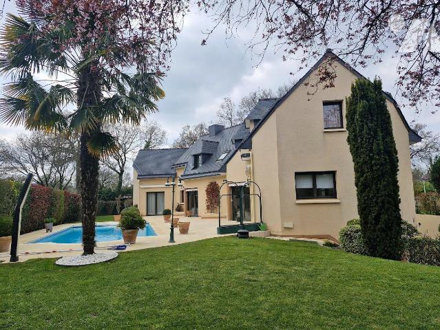 Maison 9 pièces 300 m² · à Saint-Grégoire · 300 m² · 1 150 000 €