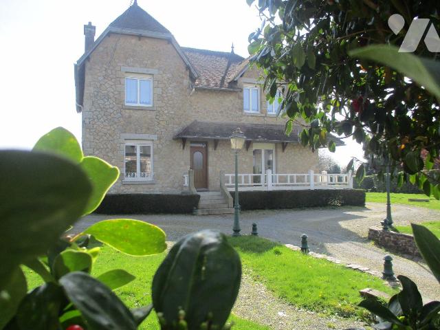 Maison 9 pièces 216 m² · à Fougères · 216 m² · 350 000 €