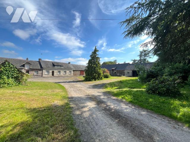 Maison 450m² — Guignen