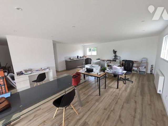 Com 80 m² Bréal-sous-Montfort · 80 m² · 800 €/mois