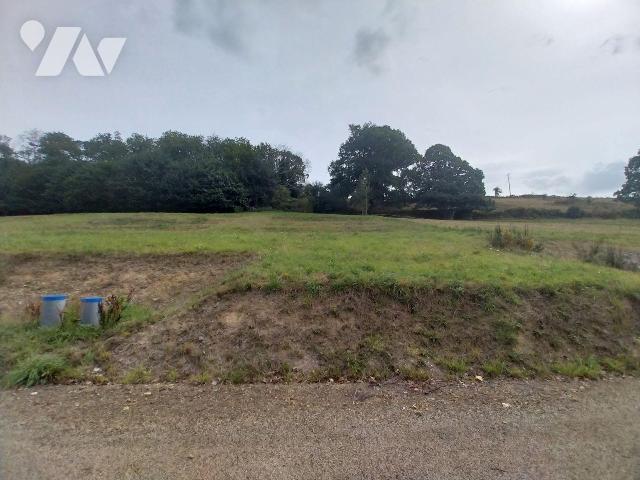 Terrain — Montreuil-sous-Pérouse