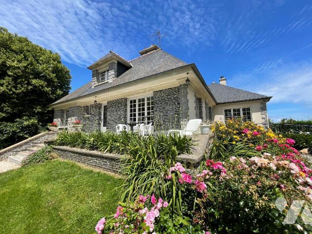 Maison 7 pièces 179 m² · à Étrelles · 179 m² · 270 000 €
